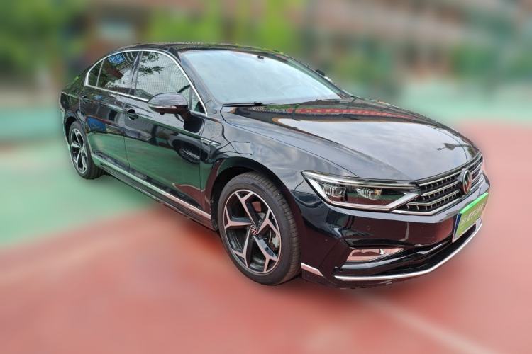 Used Volkswagen Magotan 2023 2 Million Units Commemorative Edition 330TSI DSG Luxury Version Front Right 45 Deg