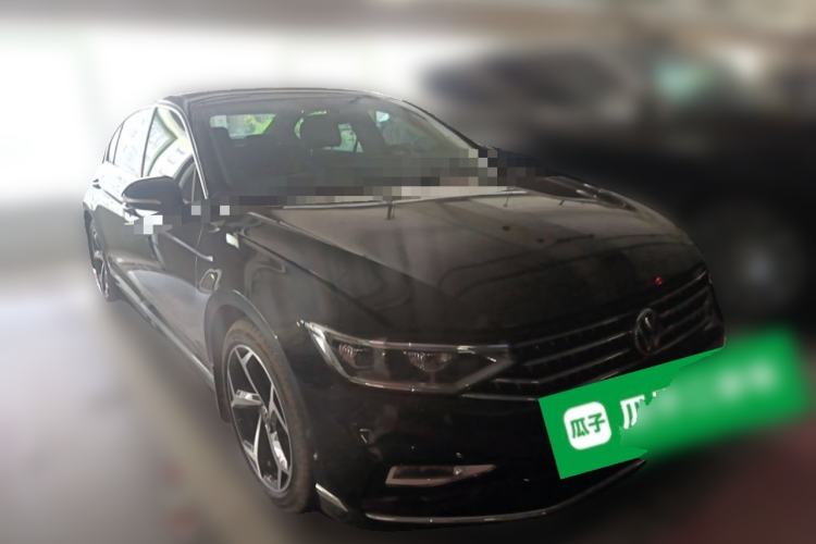 Used Volkswagen Magotan 2023 2 Million Units Limited Edition 330TSI DSG Leading Version Front Right 45 Deg