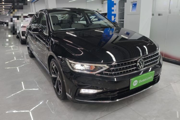 Used Volkswagen Magotan 2023 2 Million Units Limited Edition 330TSI DSG Leading Version Front Right 45 Deg