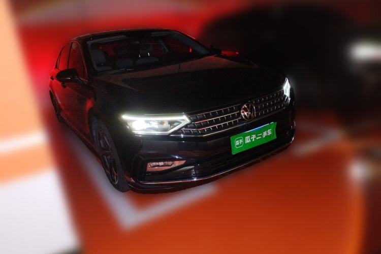 Used Volkswagen Magotan 2023 2 Million Units Limited Edition 280TSI DSG Leading Version Front Right 45 Deg