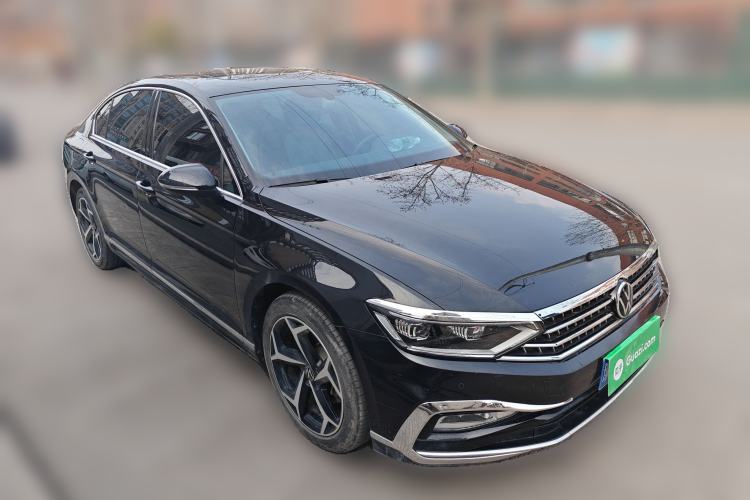 Used Volkswagen Magotan 2023 2 Million Units Limited Edition 280TSI DSG Leading Version Front Right 45 Deg