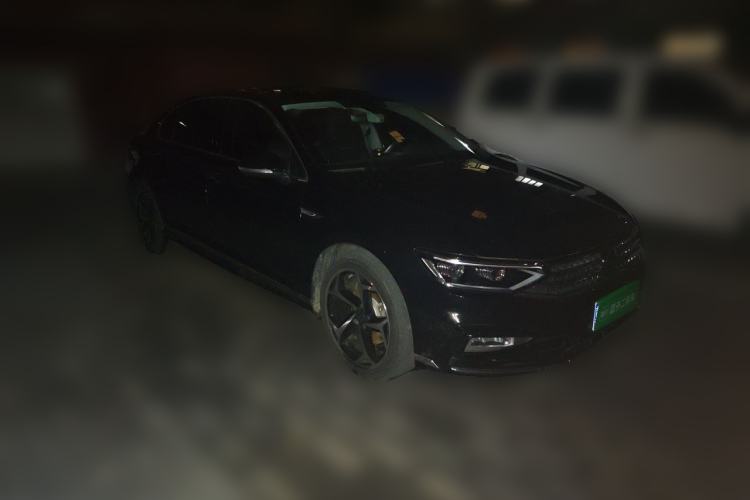 Used Volkswagen Magotan 2023 2 Million Units Commemorative Edition 330TSI DSG Luxury Version Front Right 45 Deg