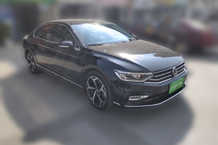 Used Volkswagen Magotan 2023 2 Million Units Limited Edition 330TSI DSG Leading Version Front Right 45 Deg