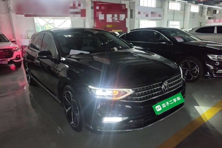 Used Volkswagen Magotan 2023 2 Million Units Limited Edition 280TSI DSG Leading Version Front Right 45 Deg