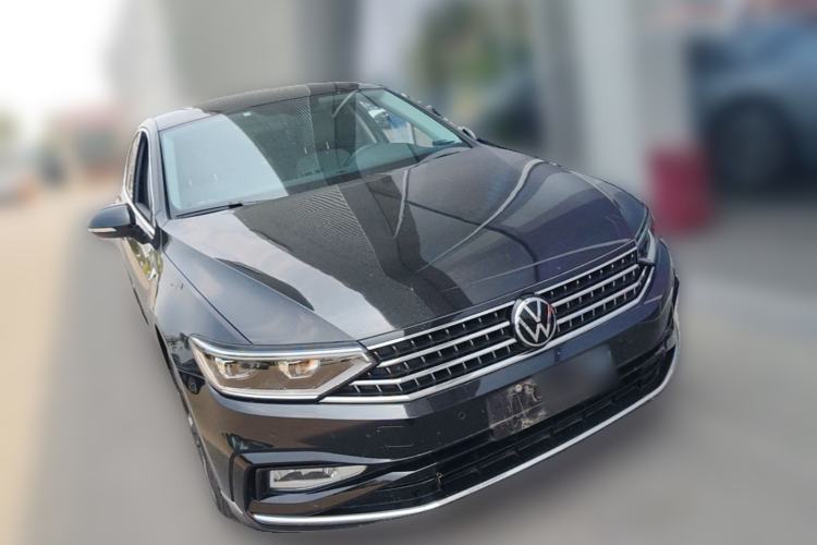 Used Volkswagen Magotan 2023 2 Million Units Limited Edition 330TSI DSG Leading Version Front Right 45 Deg