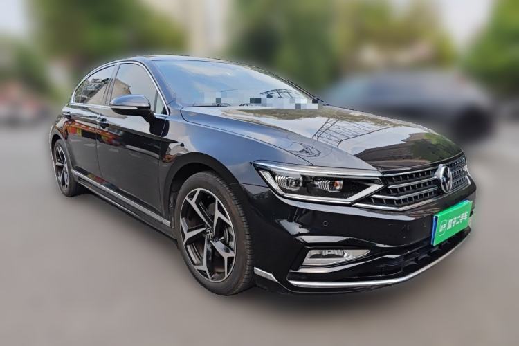 Used Volkswagen Magotan 2023 2 Million Units Limited Edition 330TSI DSG Leading Version Front Right 45 Deg