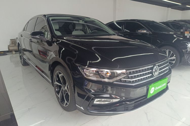 Used Volkswagen Magotan 2023 2 Million Units Limited Edition 330TSI DSG Leading Version Front Right 45 Deg