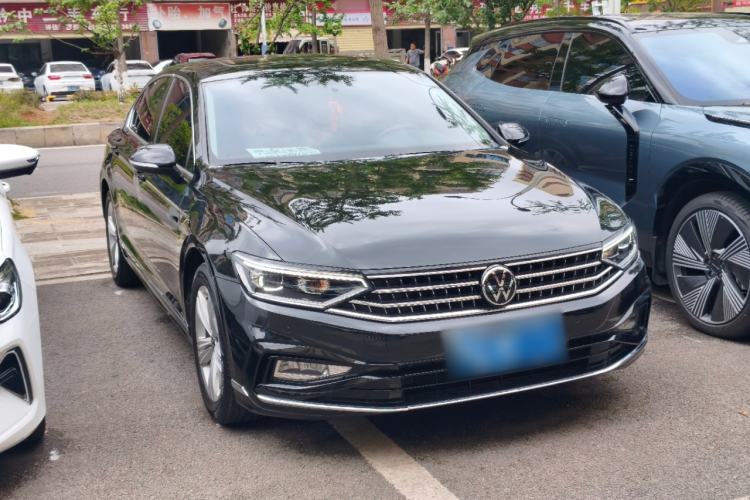 Used Volkswagen Magotan 2023 2 Million Units Limited-Edition 280TSI DSG Comfort Version Front Right 45 Deg