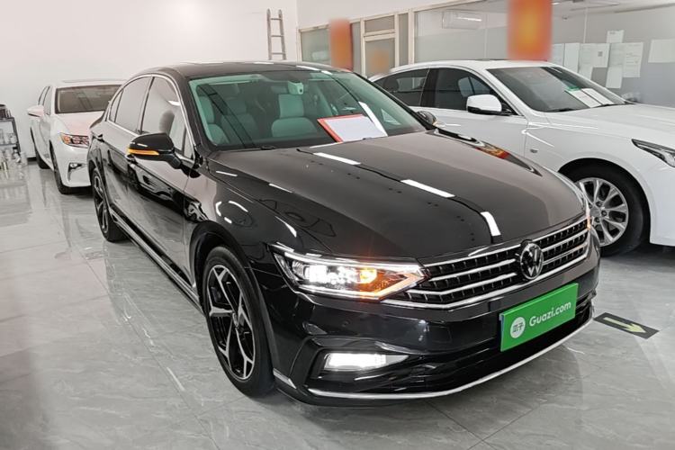 Used Volkswagen Magotan 2023 2 Million Units Limited Edition 330TSI DSG Leading Version Front Right 45 Deg
