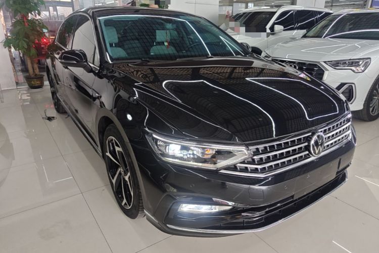 Used Volkswagen Magotan 2023 2 Million Units Commemorative Edition 330TSI DSG Luxury Version Front Right 45 Deg