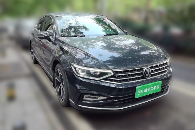 Used Volkswagen Magotan 2023 2 Million Units Limited Edition 330TSI DSG Leading Version Front Right 45 Deg