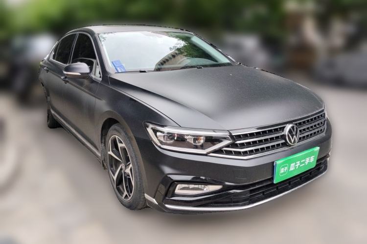 Used Volkswagen Magotan 2023 2 Million Units Limited Edition 330TSI DSG Leading Version Front Right 45 Deg