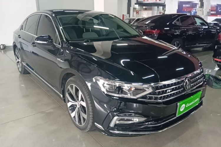 Used Volkswagen Magotan 2023 2 Million Units Limited Edition 330TSI DSG Leading Version Front Right 45 Deg