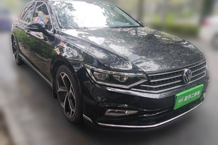 Used Volkswagen Magotan 2023 2 Million Units Limited Edition 330TSI DSG Leading Version Front Right 45 Deg