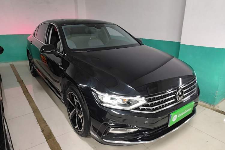 Used Volkswagen Magotan 2023 2 Million Units Commemorative Edition 330TSI DSG Luxury Version Front Right 45 Deg