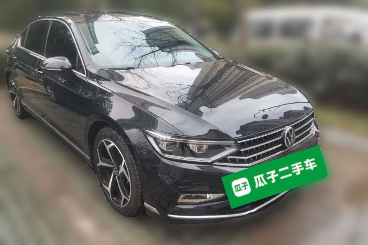 Used Volkswagen Magotan 2023 2 Million Units Limited Edition 280TSI DSG Leading Version Front Right 45 Deg