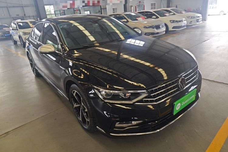 Used Volkswagen Magotan 2023 2 Million Units Limited Edition 330TSI DSG Leading Version Front Right 45 Deg