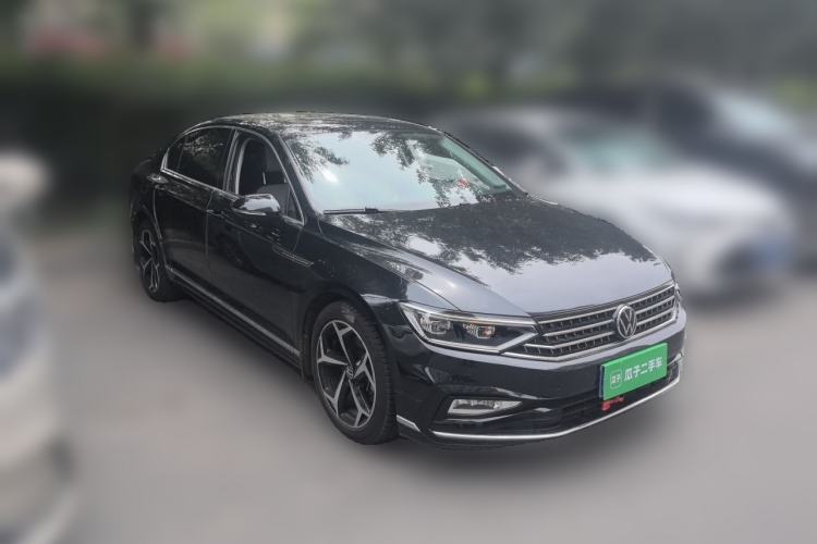 Used Volkswagen Magotan 2023 2 Million Units Limited Edition 330TSI DSG Leading Version Front Right 45 Deg