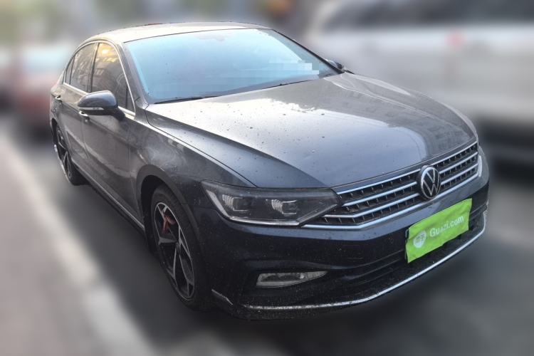 Used Volkswagen Magotan 2023 2 Million Units Limited Edition 330TSI DSG Leading Version Front Right 45 Deg