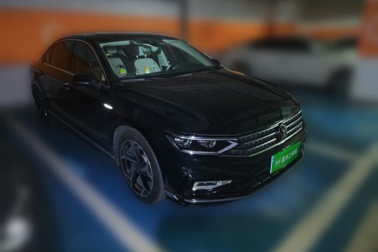 Used Volkswagen Magotan 2023 2 Million Units Commemorative Edition 330TSI DSG Luxury Version Front Right 45 Deg