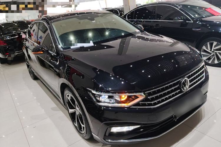 Used Volkswagen Magotan 2023 2 Million Units Commemorative Edition 330TSI DSG Luxury Version Front Right 45 Deg