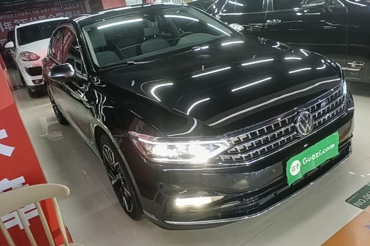 Used Volkswagen Magotan 2023 2 Million Units Commemorative Edition 330TSI DSG Luxury Version Front Right 45 Deg