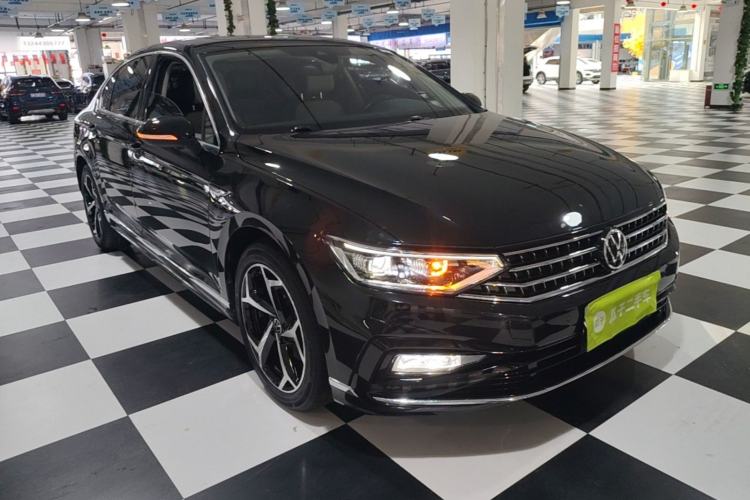 Used Volkswagen Magotan 2023 2 Million Units Commemorative Edition 330TSI DSG Luxury Version Front Right 45 Deg