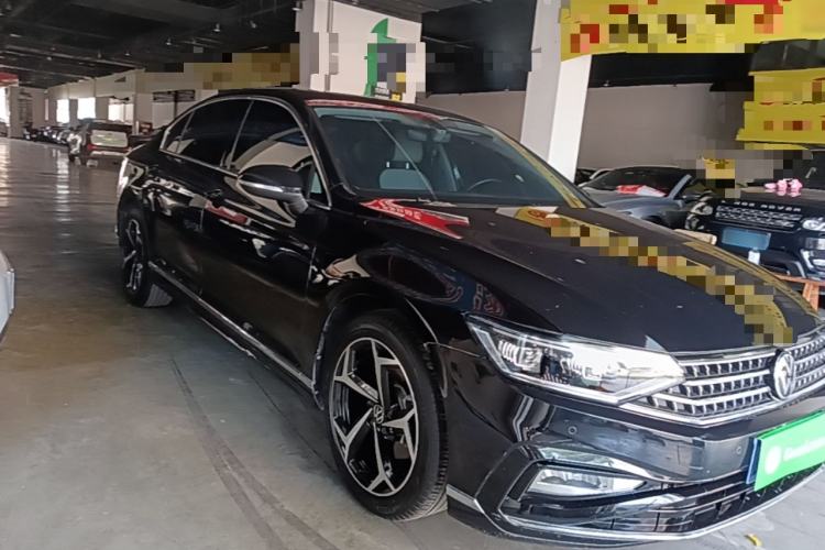 Used Volkswagen Magotan 2023 2 Million Units Limited Edition 330TSI DSG Leading Version Front Right 45 Deg