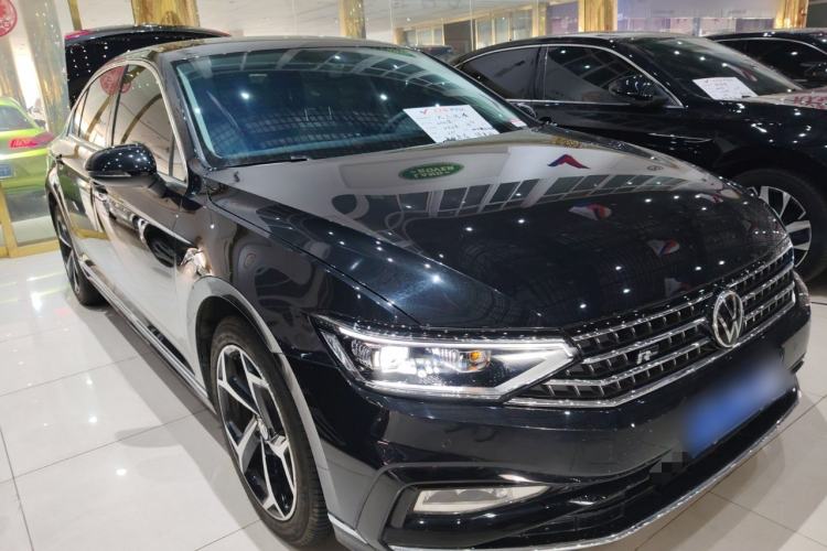 Used Volkswagen Magotan 2023 2 Million Units Limited Edition 330TSI DSG Leading Version Front Right 45 Deg
