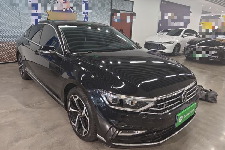 Used Volkswagen Magotan 2023 2 Million Units Limited Edition 330TSI DSG Leading Version Front Right 45 Deg