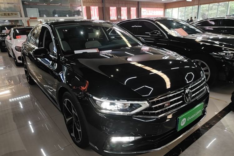 Used Volkswagen Magotan 2023 2 Million Units Commemorative Edition 330TSI DSG Luxury Version Front Right 45 Deg