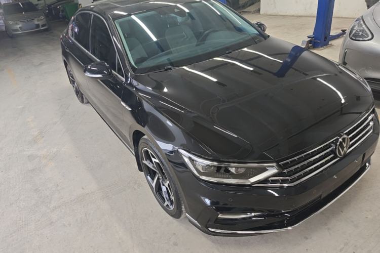 Used Volkswagen Magotan 2023 2 Million Units Commemorative Edition 330TSI DSG Luxury Version Front Right 45 Deg