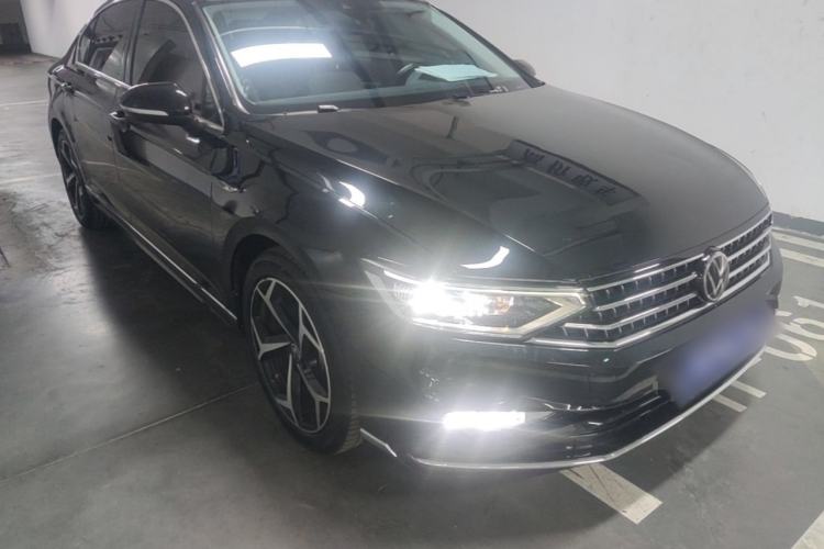 Used Volkswagen Magotan 2023 2 Million Units Commemorative Edition 330TSI DSG Luxury Version Front Right 45 Deg