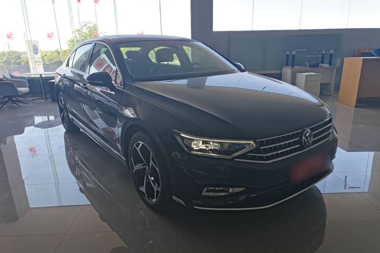 Used Volkswagen Magotan 2023 2 Million Units Commemorative Edition 330TSI DSG Luxury Version Front Right 45 Deg
