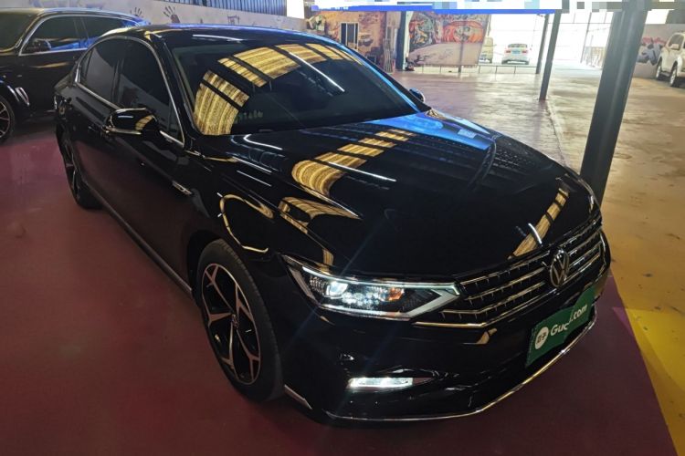 Used Volkswagen Magotan 2023 2 Million Units Commemorative Edition 330TSI DSG Luxury Version Front Right 45 Deg