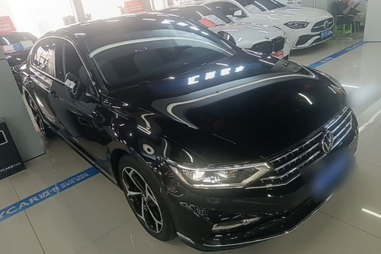Used Volkswagen Magotan 2023 2 Million Units Limited Edition 330TSI DSG Leading Version Front Right 45 Deg