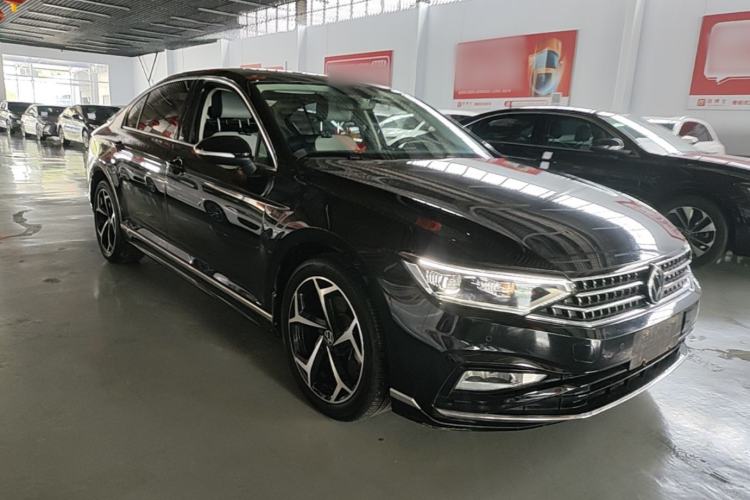 Used Volkswagen Magotan 2023 2 Million Units Limited Edition 330TSI DSG Leading Version Front Right 45 Deg
