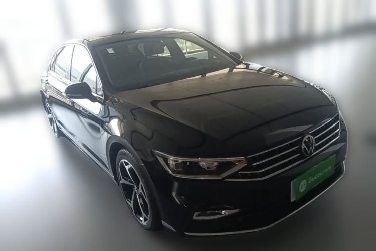Used Volkswagen Magotan 2023 2 Million Units Limited Edition 330TSI DSG Leading Version Front Right 45 Deg