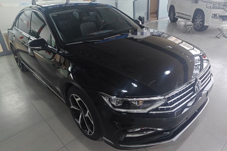 Used Volkswagen Magotan 2023 2 Million Units Limited Edition 280TSI DSG Leading Version Front Right 45 Deg