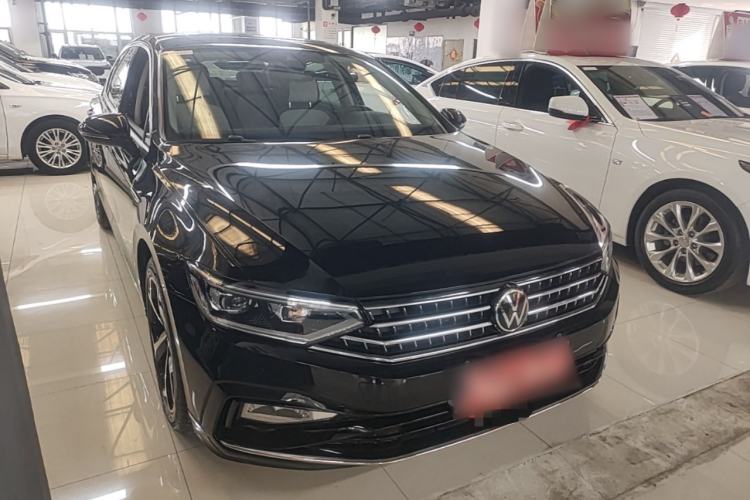 Used Volkswagen Magotan 2023 2 Million Units Commemorative Edition 330TSI DSG Luxury Version Front Right 45 Deg