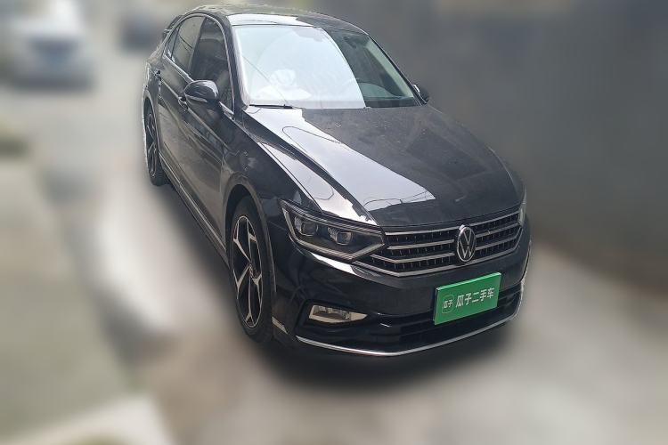 Used Volkswagen Magotan 2023 2 Million Units Limited Edition 280TSI DSG Leading Version Front Right 45 Deg
