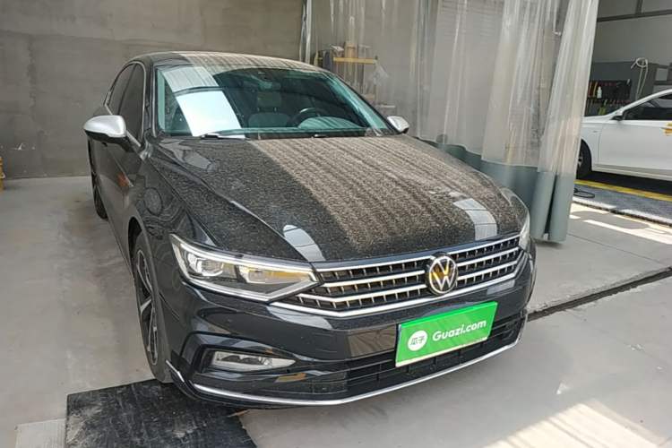 Used Volkswagen Magotan 2023 2 Million Units Commemorative Edition 330TSI DSG Luxury Version Front Right 45 Deg