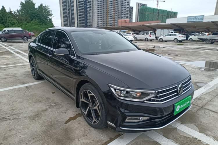 Used Volkswagen Magotan 2023 2 Million Units Limited Edition 330TSI DSG Leading Version Front Right 45 Deg