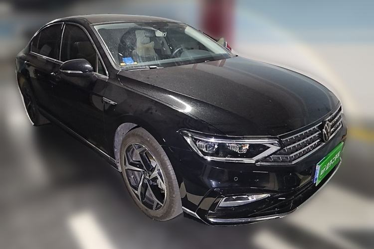 Used Volkswagen Magotan 2023 2 Million Units Commemorative Edition 330TSI DSG Luxury Version Front Right 45 Deg