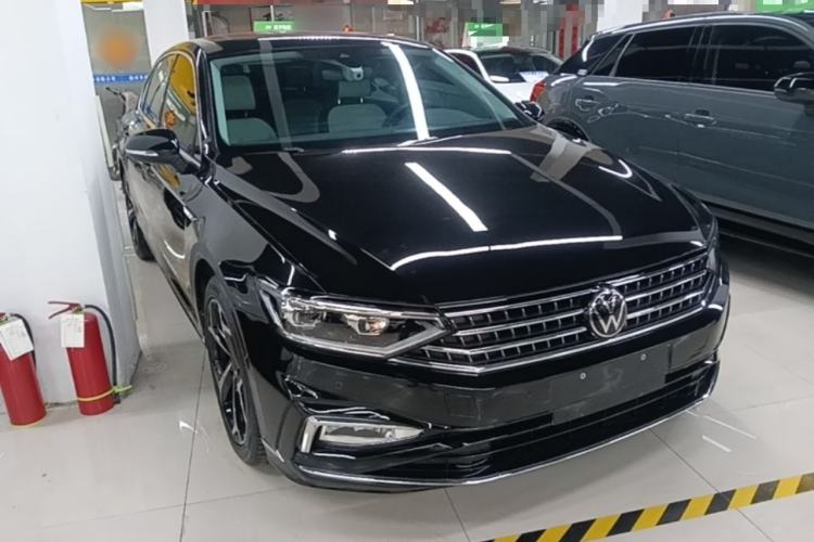 Used Volkswagen Magotan 2023 2 Million Units Commemorative Edition 330TSI DSG Luxury Version Front Right 45 Deg