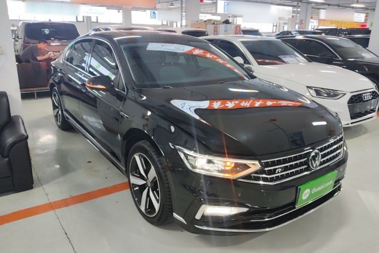 Used Volkswagen Magotan 2023 2 Million Units Commemorative Edition 330TSI DSG Luxury Version Front Right 45 Deg