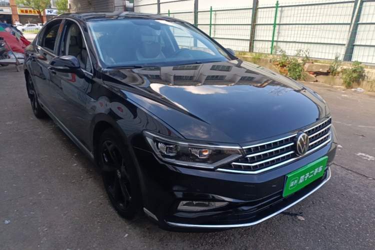 Used Volkswagen Magotan 2023 2 Million Units Commemorative Edition 330TSI DSG Luxury Version Front Right 45 Deg
