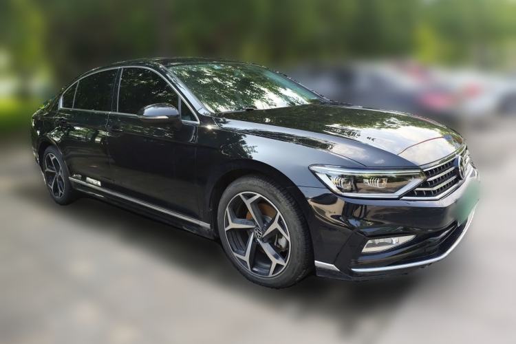 Used Volkswagen Magotan 2023 2 Million Units Limited Edition 330TSI DSG Leading Version Front Right 45 Deg