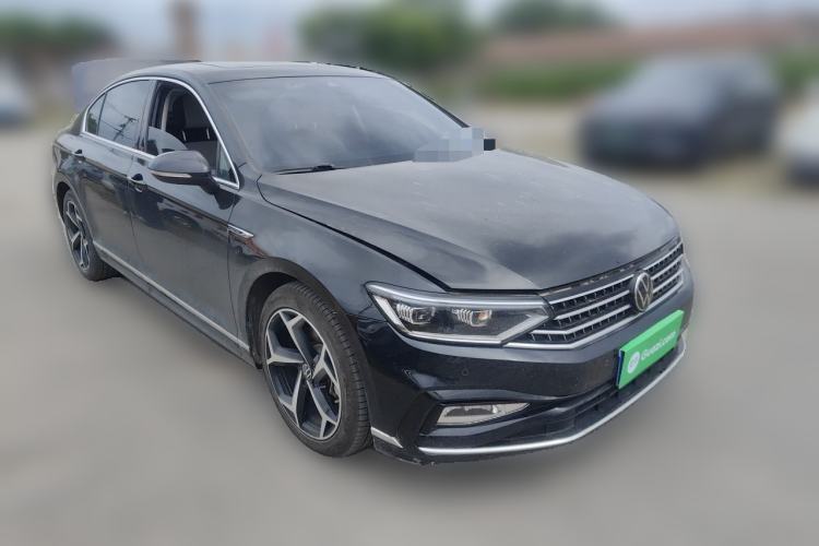 Used Volkswagen Magotan 2023 2 Million Units Limited Edition 330TSI DSG Leading Version Front Right 45 Deg
