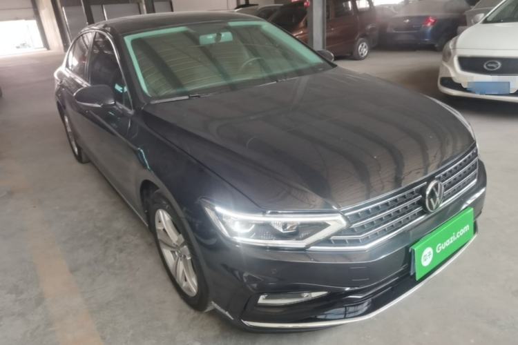 Used Volkswagen Magotan 2023 2 Million Units Limited-Edition 280TSI DSG Comfort Version Front Right 45 Deg